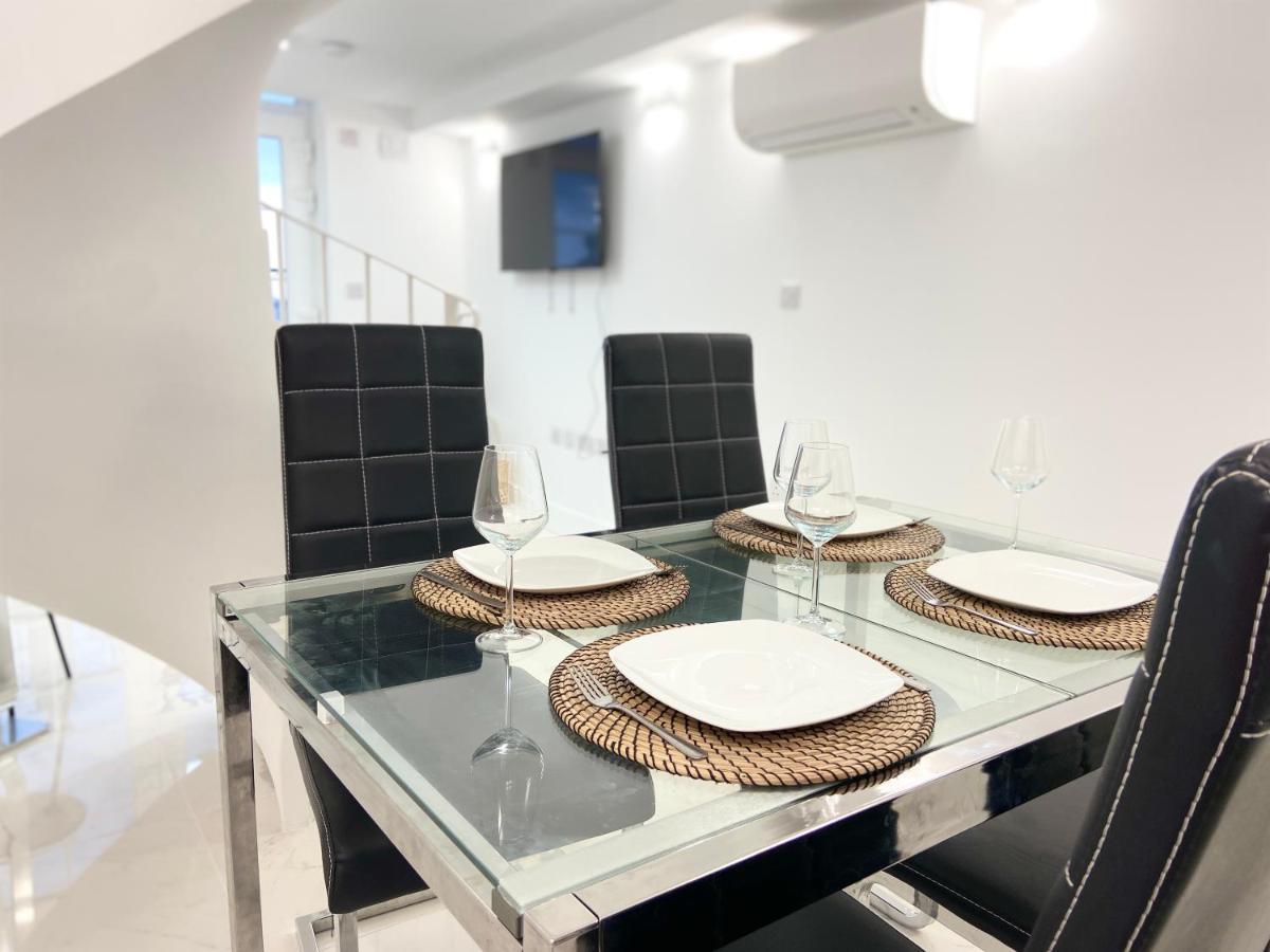 Unique Waterfront Duplex On The Mediterranean - Caleta, Catalan Bay Гибралтар Екстериор снимка