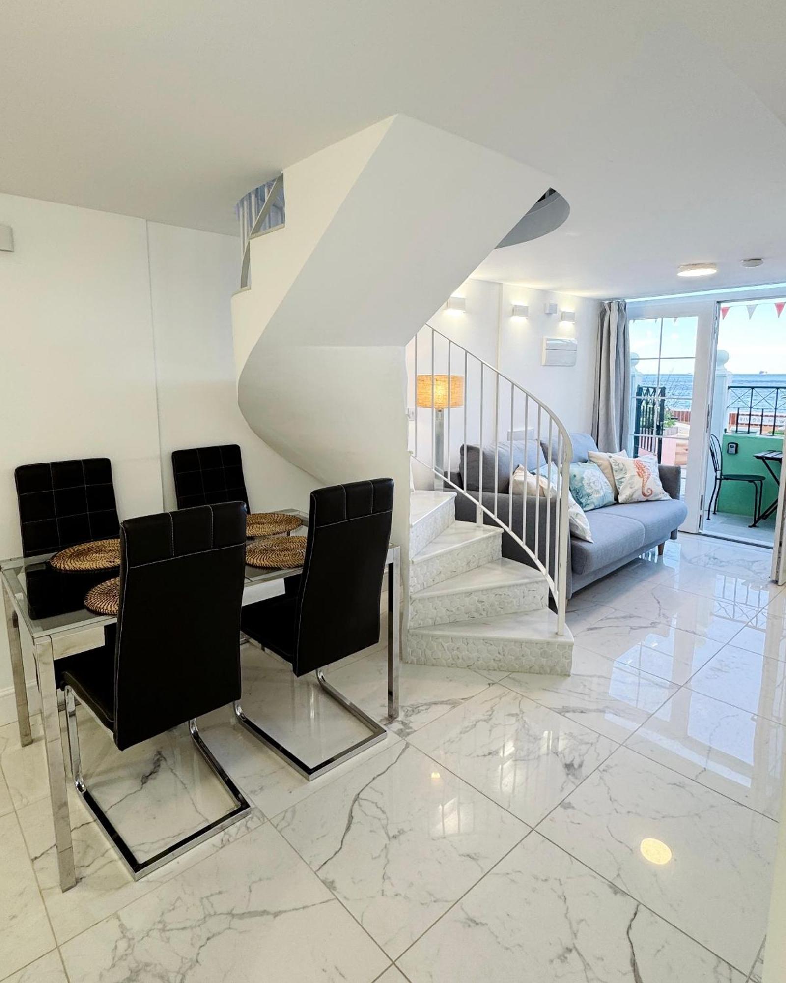 Unique Waterfront Duplex On The Mediterranean - Caleta, Catalan Bay Гибралтар Екстериор снимка